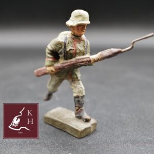 Lineol German Soldier runninig