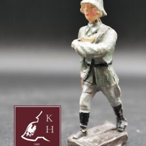 Leyla German soldier marching