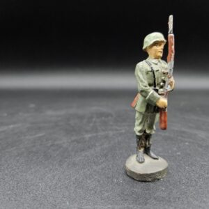 Elastolin -  Soldat auf Wache stehend