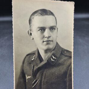 Postcard picture of a german soldier in ww2 - Luftwaffe mit ek2