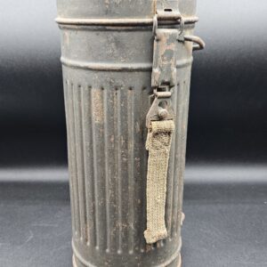 Wehrmacht Gasmaske Dose mit Originallack  - model long case (1938 - 1945)