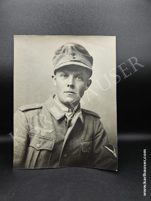 Art.  big-portrait-of-a-german-soldier-in-berchtesgaden-during-ww2