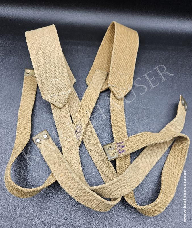 Art.  british-1937-shoulder-straps-couple