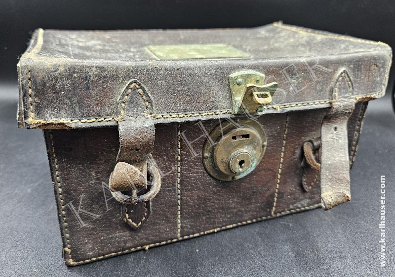 Art.  british-ww2-leather-photographer-case