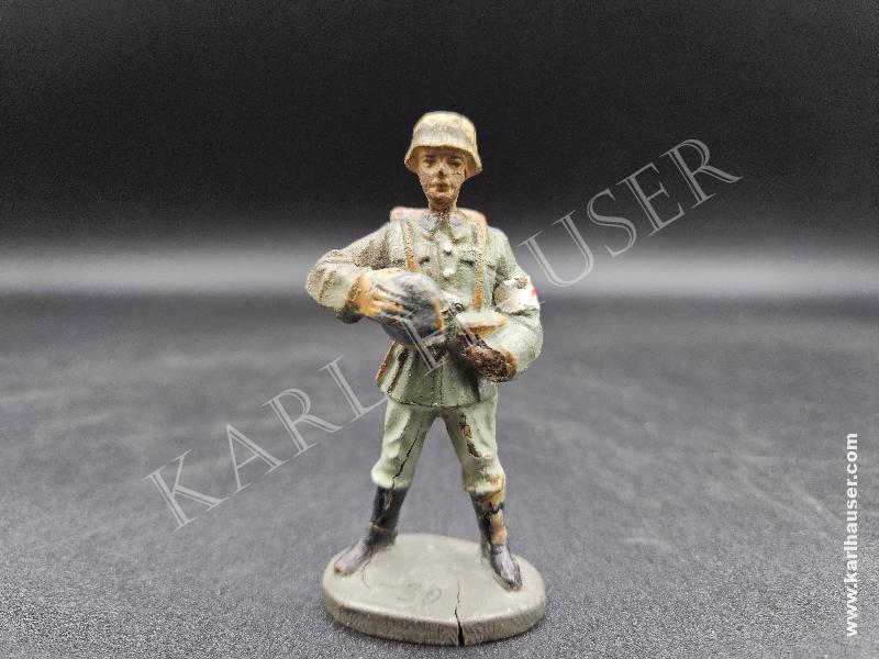 Art.  elastolin-heer-sanitater-mit-feldflasche-und-stahlhelm