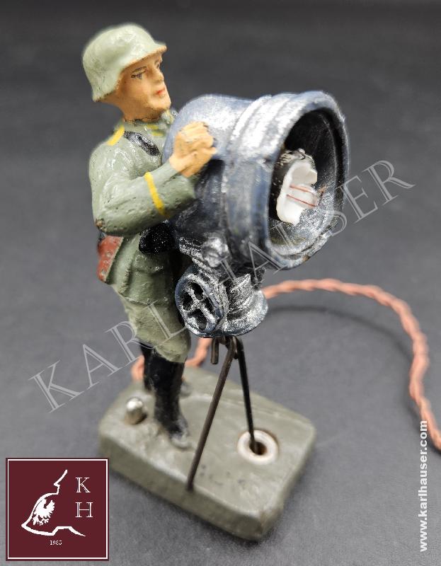 Art.  elastolin-heer-soldat-am-elektrischen-scheinwerfer