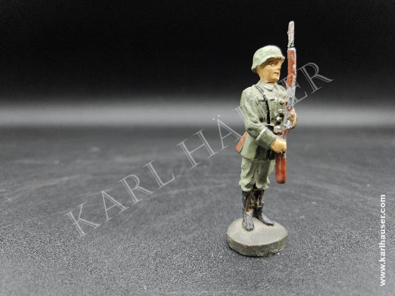 Art.  elastolin-soldat-auf-wache-stehend