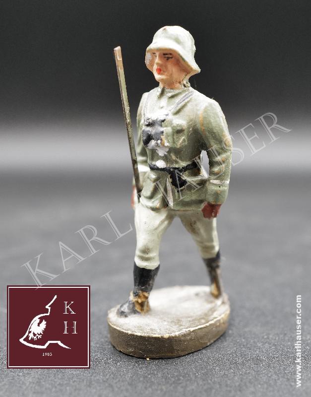 Art.  german-officer-with-sword-marching