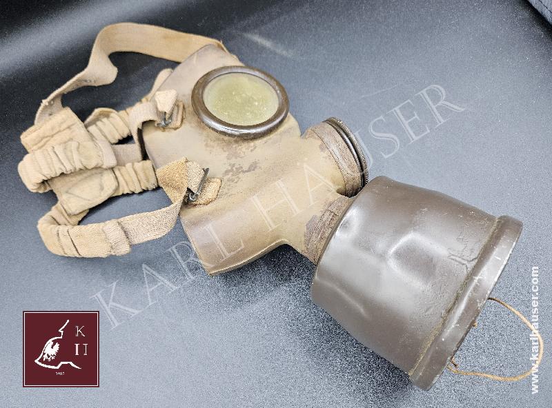 Art.  italian-royal-army-ww2-gasmask-pirelli-t35-with-its-filter