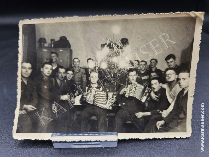 Art.  kaserne-picture-of-german-soldiers-in-christmas-time-wehinacht