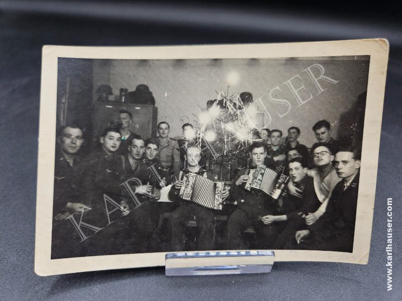 Art.  kaserne-picture-of-german-soldiers-in-christmas-time-wehinacht