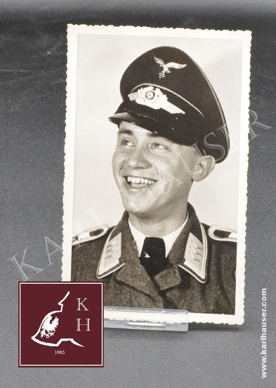 Art.  luftwaffe-nco-portrait-in-uniform-schirmmuetze-und-fliegerbluse
