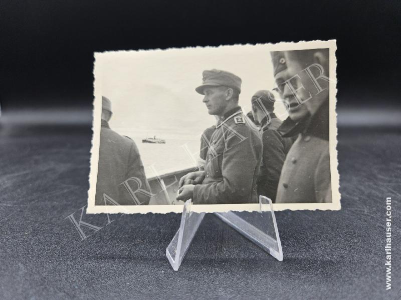 Art.  picture-of-a-german-soldier-on-a-ship