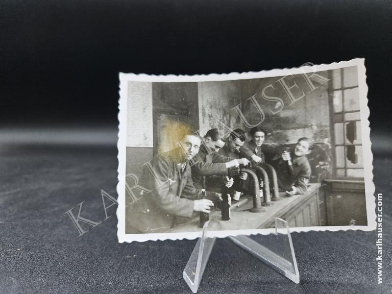 Art.  picture-of-a-german-soldiers-drinking-beer