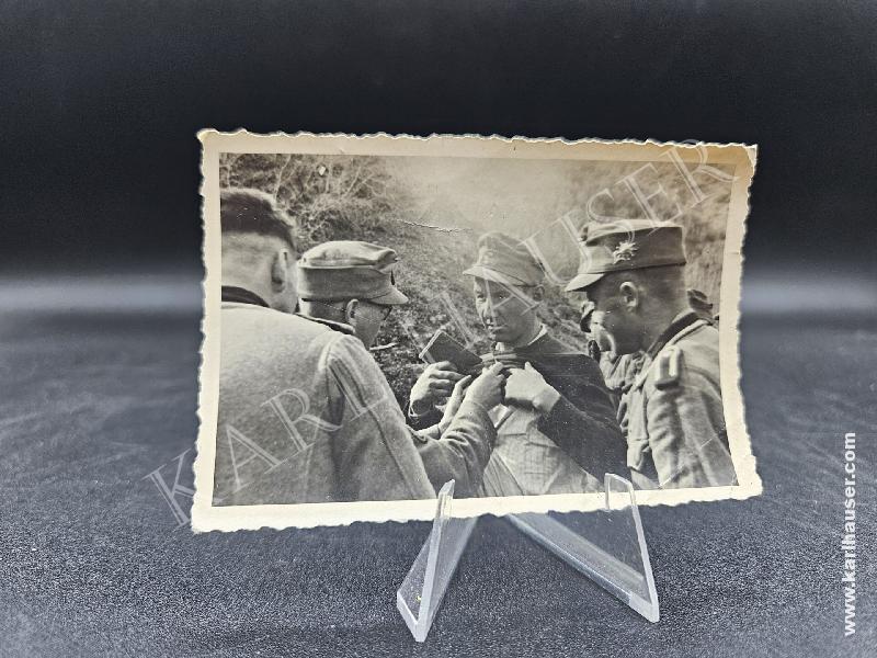 Art.  picture-of-a-group-of-german-mountain-troop-soldiers