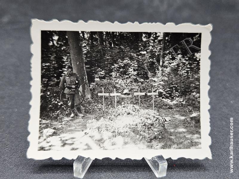 Art.  picture-of-a-military-cemetery-fiedhof