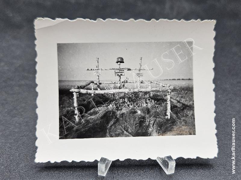 Art.  picture-of-a-military-cemetery-fiedhof