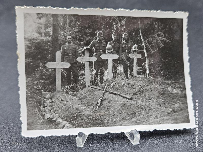 Art.  picture-of-a-military-cemetery-fiedhof