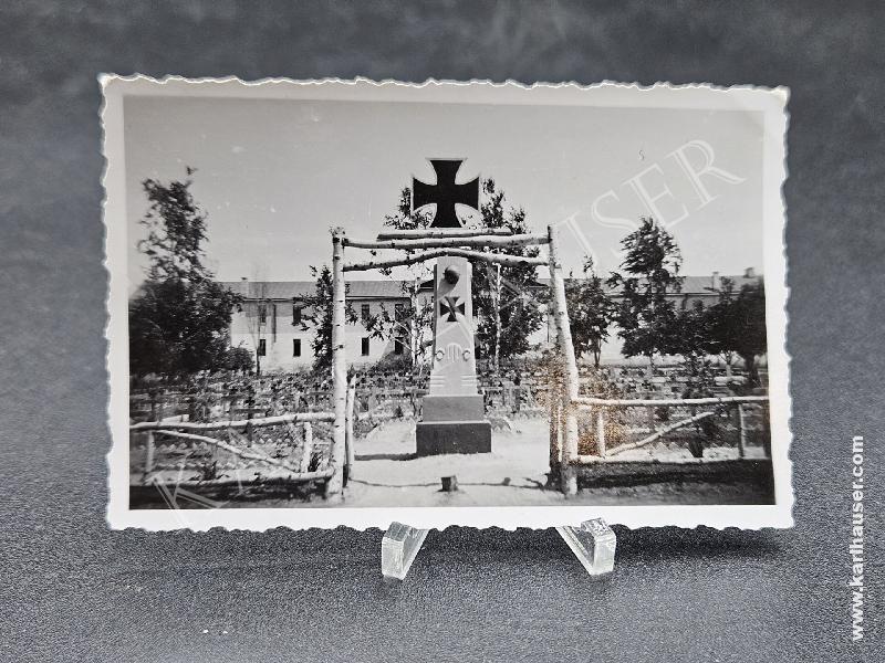 Art.  picture-of-a-military-cemetery-fiedhof