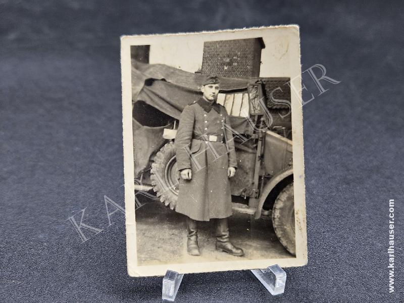 Art.  picture-of-german-soldier-with-his-wehicle