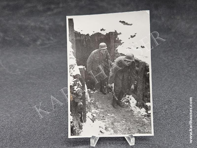 Art.  picture-of-two-german-soldiers-ina-trench