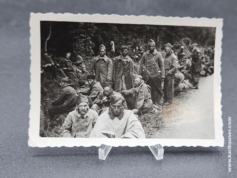 Art.  picture-of-war-prisoners