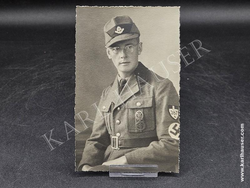 Art.  portrait-of-a-german-guy-in-rad-mit-sportabzeichen