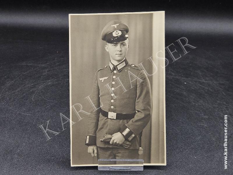 Art.  portrait-of-a-german-soldier-mit-waffenrock