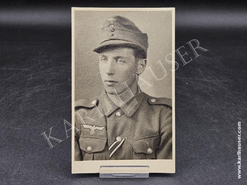 Art.  portrait-of-a-german-soldier-with-ek2-ribbon-mountain-troops