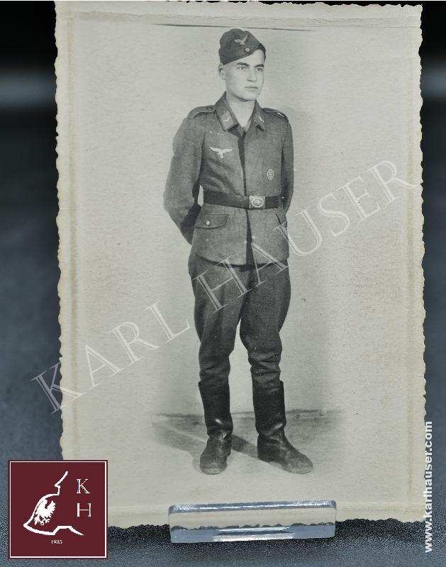 Art.  portrait-postcard-of-a-german-luftwaffe-soldier-in-ww2