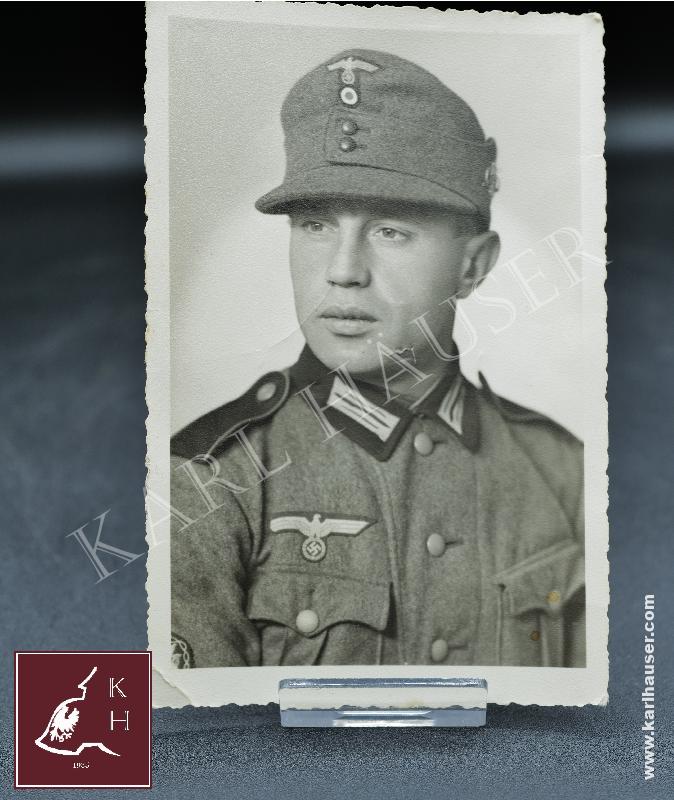 Art.  postcard-picture-of-a-german-soldier-in-ww2-m36-uniform-and-edelweiss