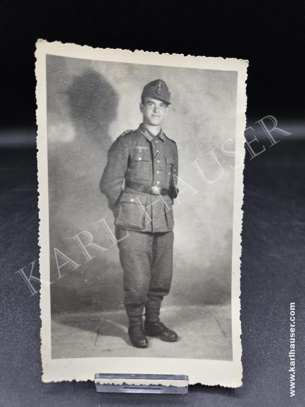 Art.  postcard-picture-of-a-german-soldier-in-ww2-mit-pistole