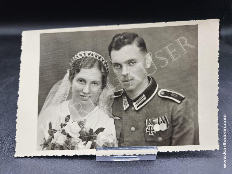 Art.  postcard-picture-of-a-german-soldier-in-ww2-with-medal-bar