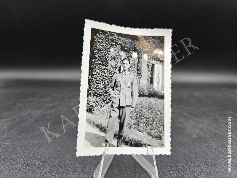 Art.  wehrmacht-nco-with-infanteriesturmabzeichen-and-verwundetenabzeichen